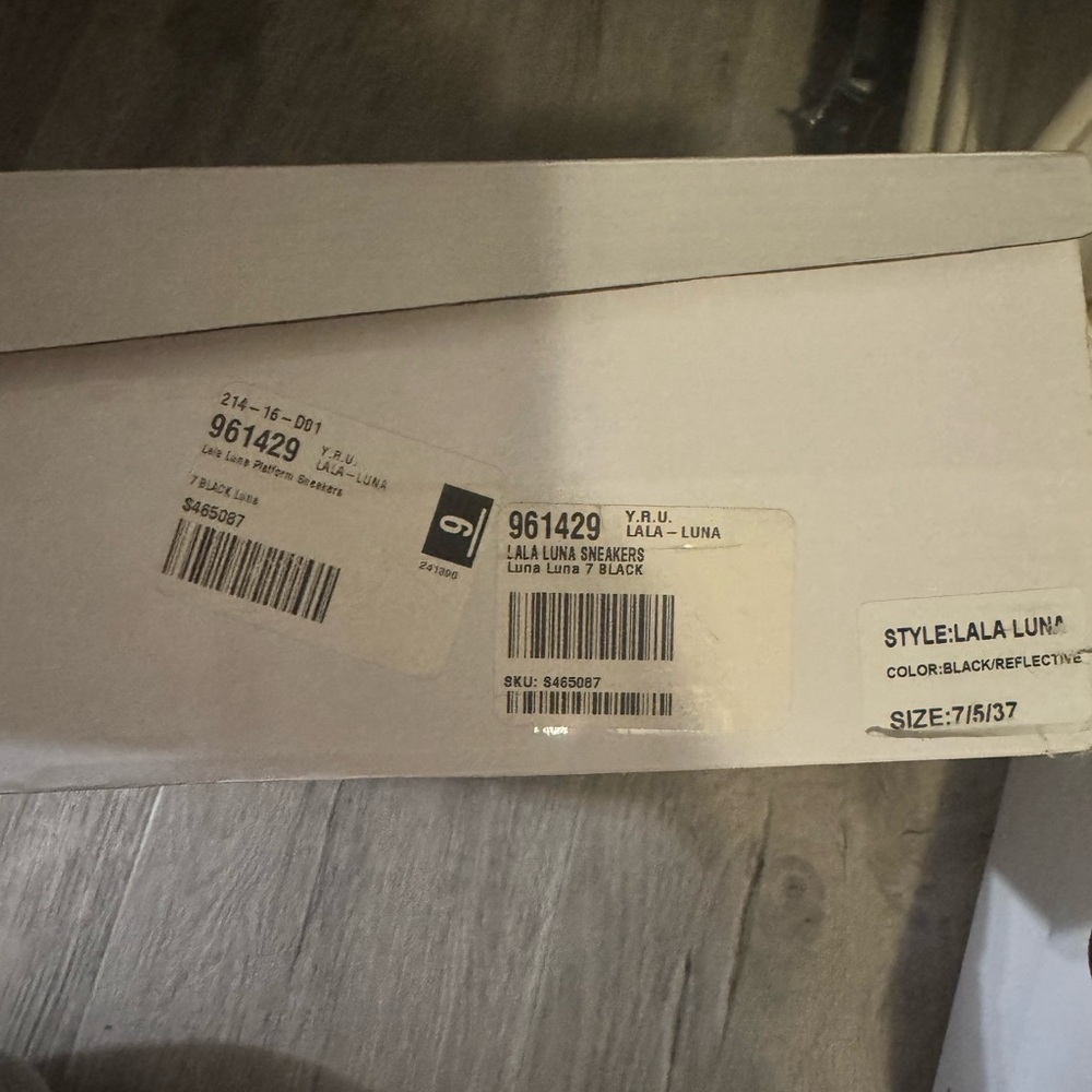 YRU REFLECTIVE LALA LUNA PLATFORM SNEAKERS (SIZE 7.5) NWT - Picture 8 of 9